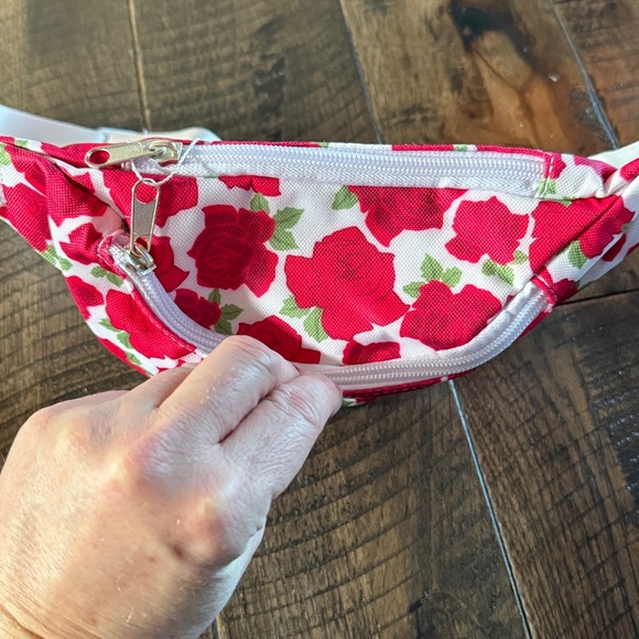 Extreme 80s rose print Fanny Pack NWT - Picture 2 of 3